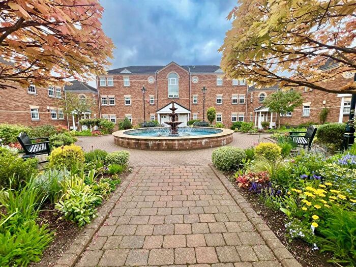 2 Bedroom Apartment For Sale In Sandringham Court, Huddersfield, HD2