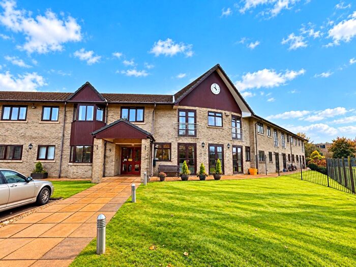 2 Bedroom Flat For Sale In Newshaw Lane, Hadfield, Glossop, Derbyshire, SK13