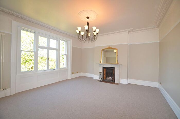 3 Bedroom Flat To Rent In Westwood Hill, Sydenham, SE26