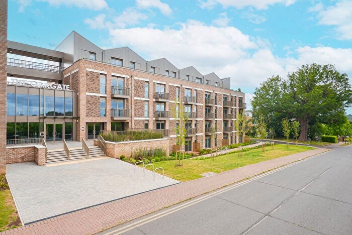1 Bedroom Flat To Rent In Randalls Way, Leatherhead, KT22