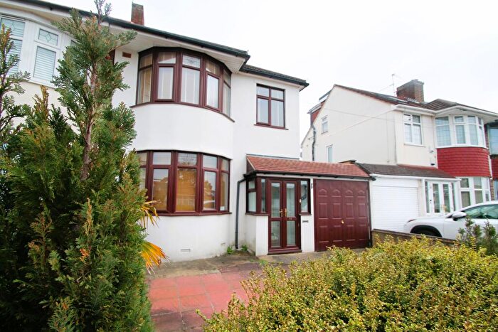 3 Bedroom Semi-Detached House To Rent In Strafford Avenue, Clayhall, Ilford, Redbridge, IG5
