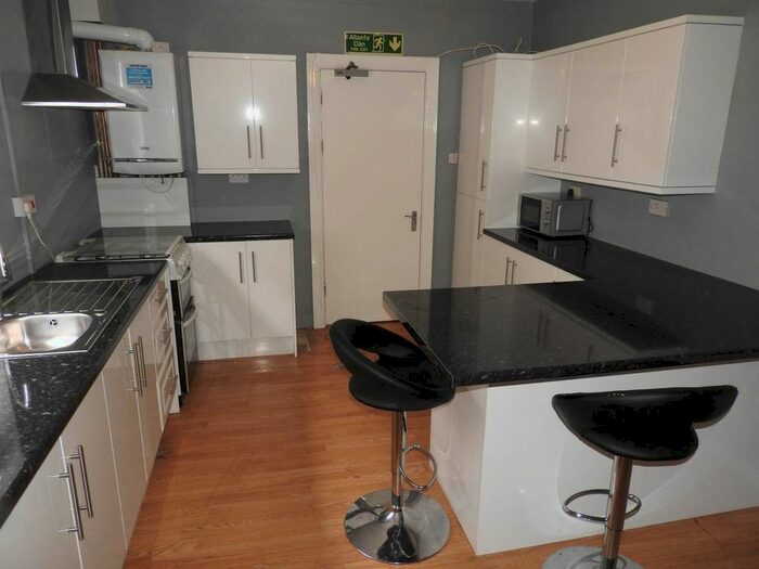 5 Bedroom Property To Rent In Glanbrydan Avenue, Brynmill, Swansea, SA2