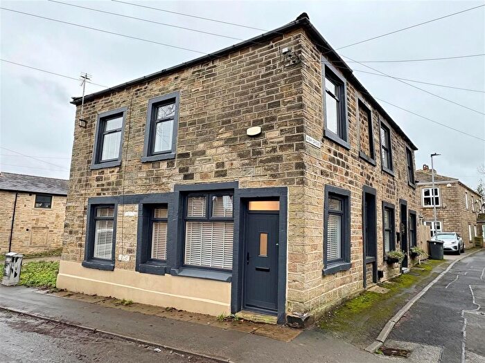 2 Bedroom Semi-Detached House To Rent In Old Lane, Birkenshaw, Bradford, BD11