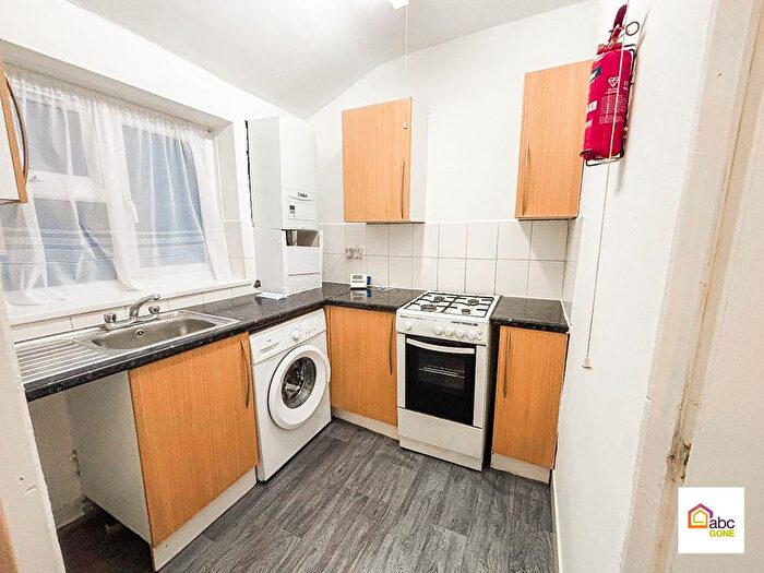 2 Bedroom Flat To Rent In Western Road, London, E13