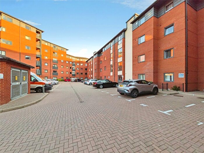 2 Bedroom Flat For Sale In Broad Gauge Way, Wolverhampton, West Midlands, WV10