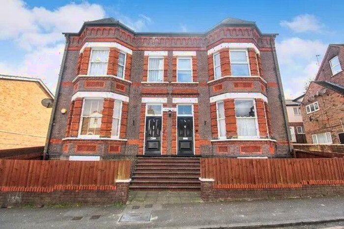 2 Bedroom Flat For Sale In Stockwood Crescent, Luton, LU1