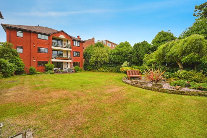 3 Bedroom Flat For Sale In Waterford Road, Prenton, CH43