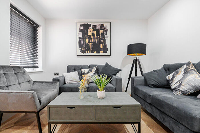 6 Bedroom Terraced House To Rent In Halsbury Road, Liverpool, L6