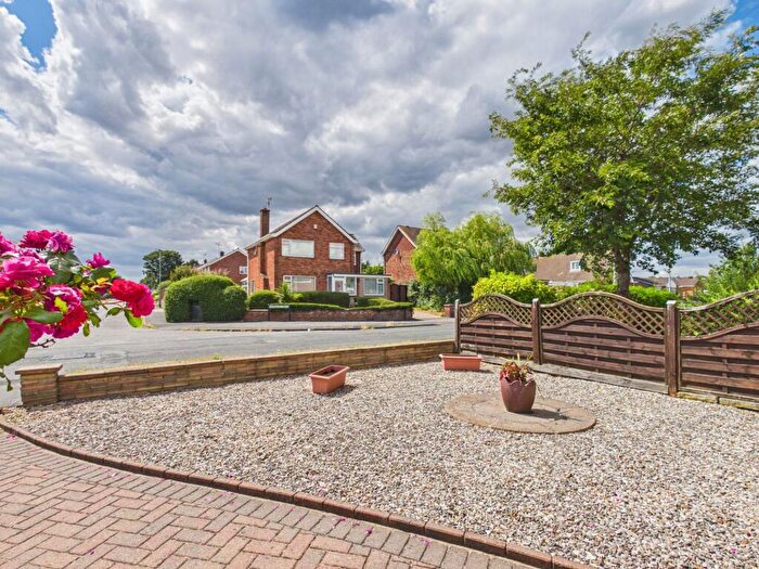 3 Bedroom Semi-Detached House For Sale In Cambridge Avenue, Scunthorpe, DN16
