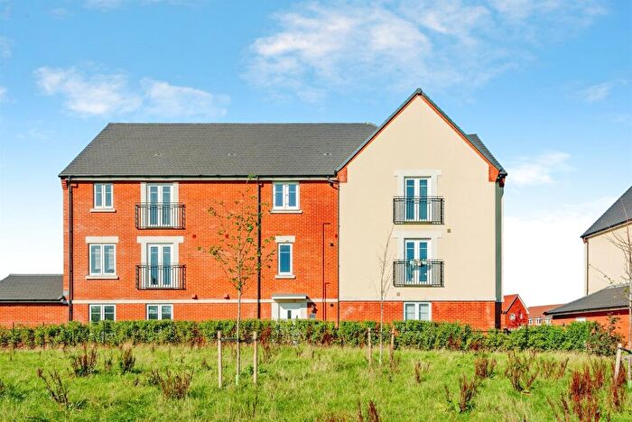 2 Bedroom Flat For Sale In Eames Way, Crawley, RH10