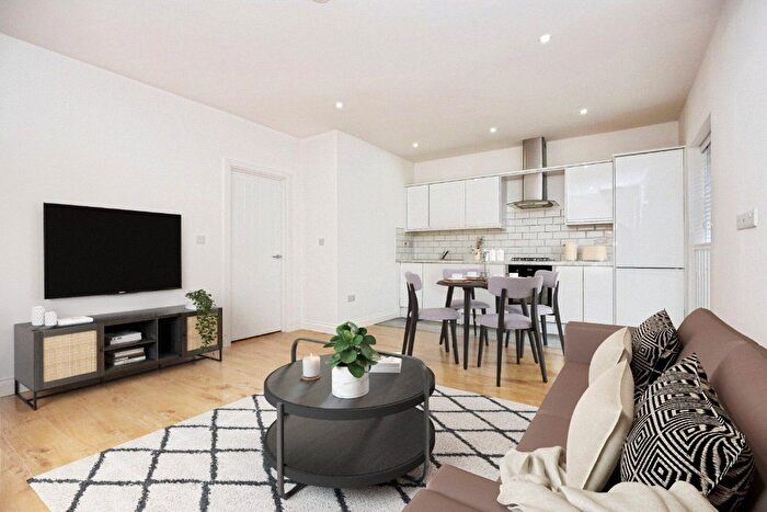 1 Bedroom Flat For Sale In Millbrook, Guildford, Surrey, GU1