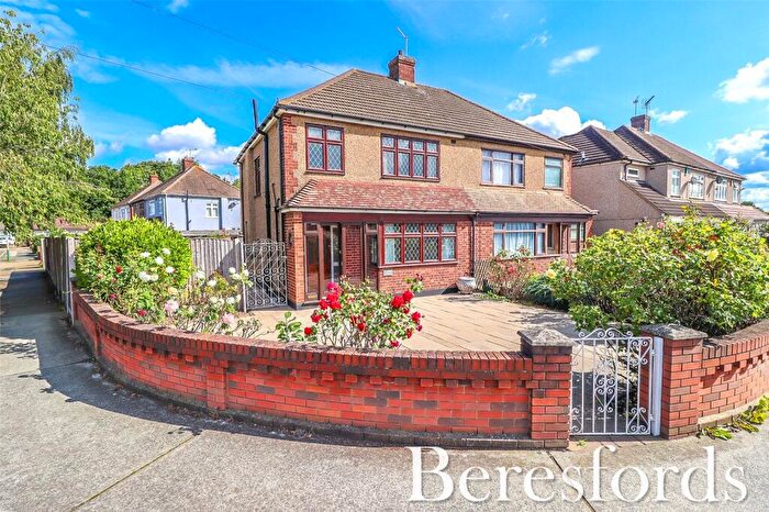 3 Bedroom End Of Terrace House To Rent In St. Marys Lane, RM14
