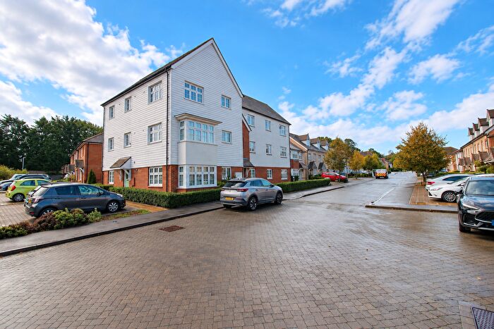 2 Bedroom Flat For Sale In Thomas Road, Aylesford, Kent, ME20