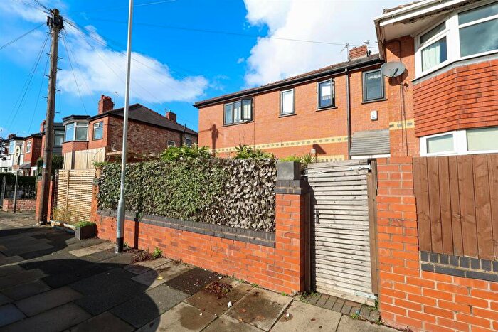3 Bedroom Semi-Detached House For Sale In Melville Road, Stretford, M32
