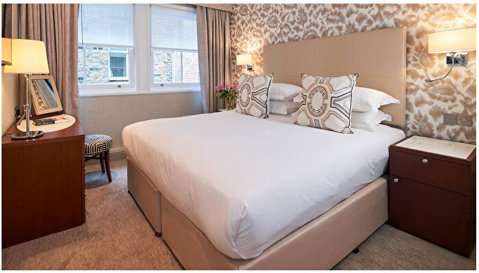 2 Bedroom Flat To Rent In Bow Lane, London, EC4M