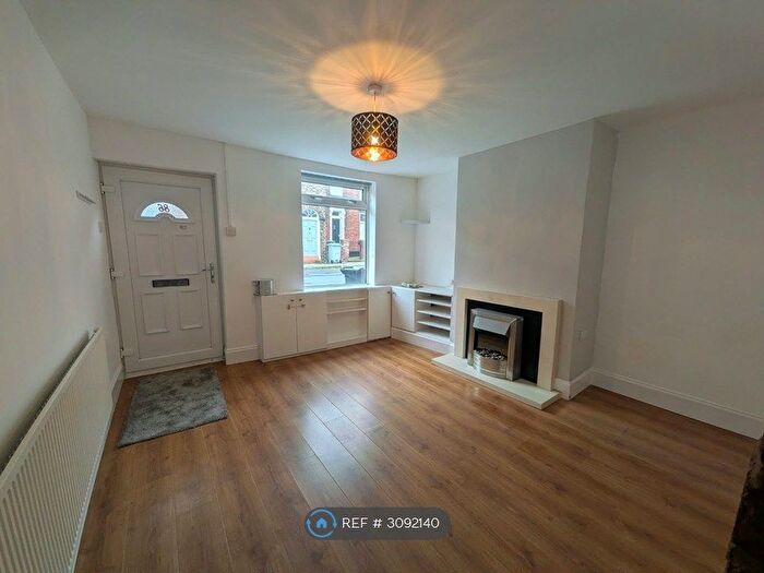2 Bedroom Terraced House To Rent In High St, Macclesfield, SK11