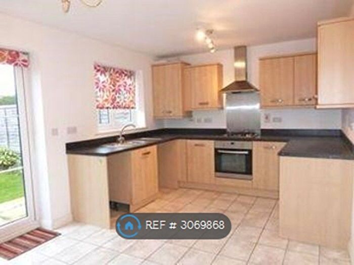 2 Bedroom Semi-detached House To Rent In Foskett Way, Aylesbury, HP21