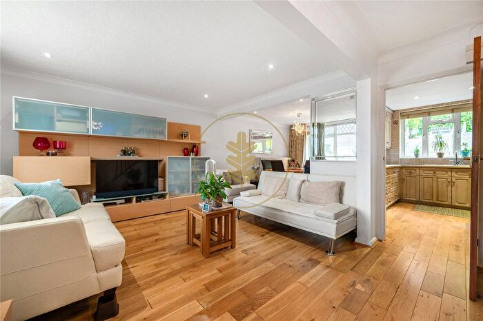 4 Bedroom Semi-Detached House For Sale In The Reddings, Mill Hill, London, NW7