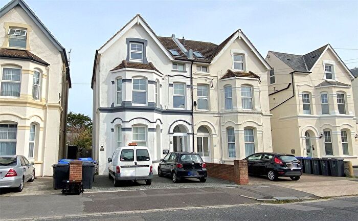 1 Bedroom Flat For Sale In Queens Road, Worthing, West Sussex, BN11