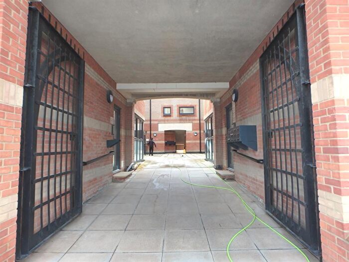 2 Bedroom Flat To Rent In Saxon Gate, Back Of The Walls, Southampton, SO14