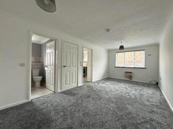 Flat To Rent In Grove Place, Southampton, SO19