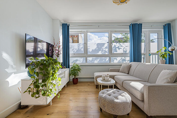 2 Bedroom Flat For Sale In Glyndon Road, Plumstead, Greenwich, SE18