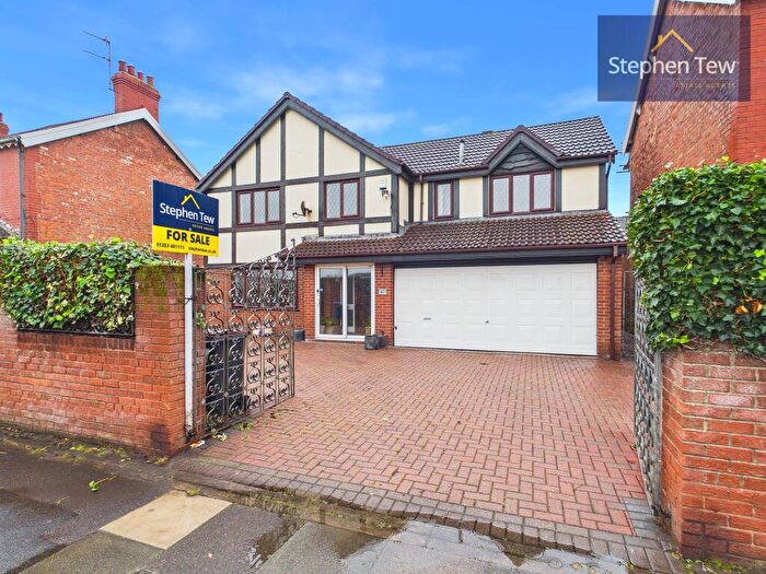 5 Bedroom Detached House For Sale In St. Annes Road, Blackpool, FY4