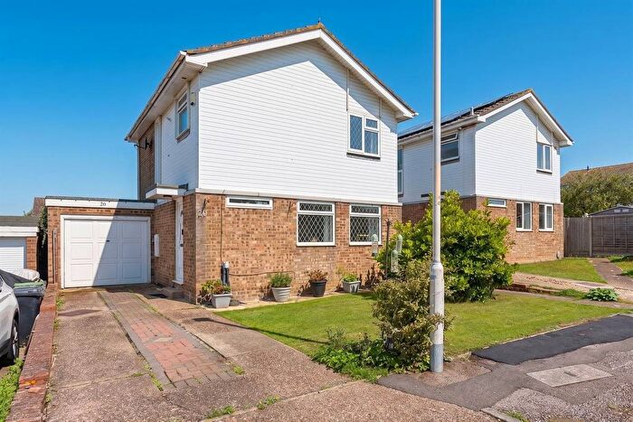 4 Bedroom Detached House For Sale In Strangford Place, Herne Bay, CT6