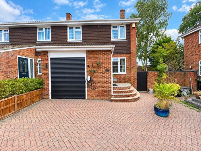 3 Bedroom Semi-Detached House For Sale In Oakleigh Close, Walderslade, ME5
