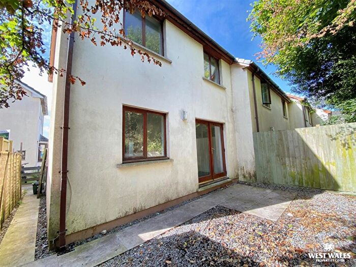 2 Bedroom End Of Terrace House For Sale In Victoria Close, Narberth, SA67