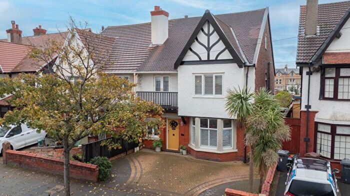 5 Bedroom Semi-Detached House For Sale In Oxford Drive, Waterloo, L22