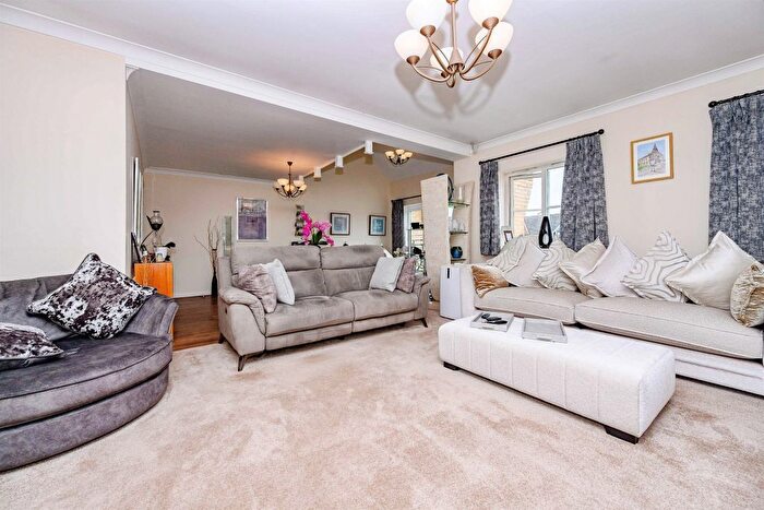 3 Bedroom Flat To Rent In Stationers Place, Hemel Hempstead, HP3