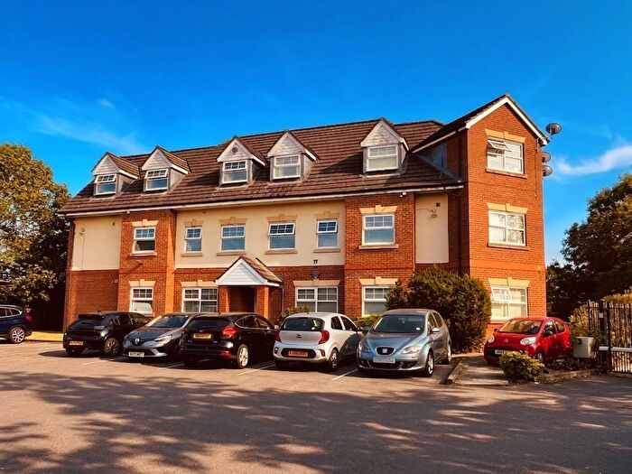 2 Bedroom Apartment To Rent In Firsway, Sale, M33