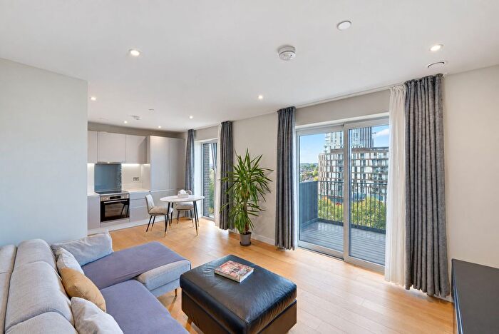 1 Bedroom Flat To Rent In Ferry Lane, Navigation Point, N17