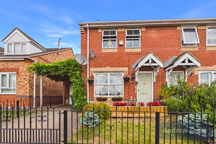 3 Bedroom Semi-Detached House For Sale In Jubilee Court, Gateshead, NE8