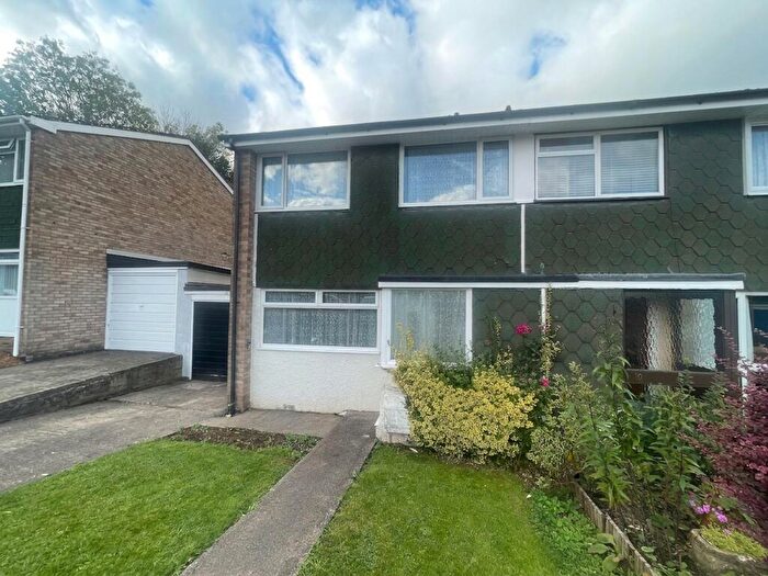 3 Bedroom Semi-Detached House For Sale In Eskdale, Thornbury, BS35