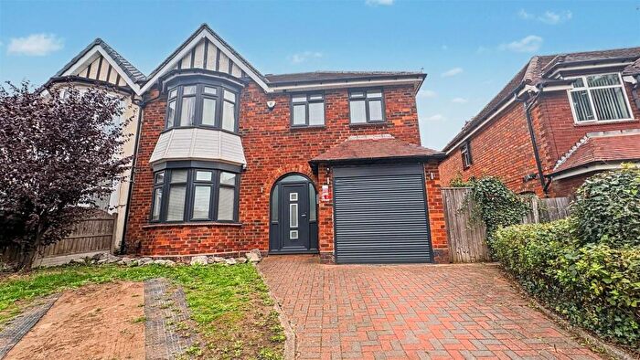 4 Bedroom Detached House For Sale In Yardley Wood Road, Moseley, B13