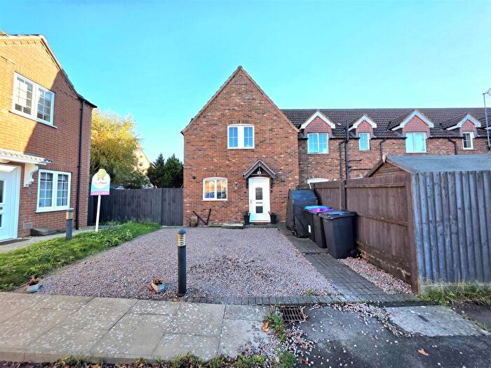 3 Bedroom End Of Terrace House For Sale In Foxglove Court, Spalding, PE11