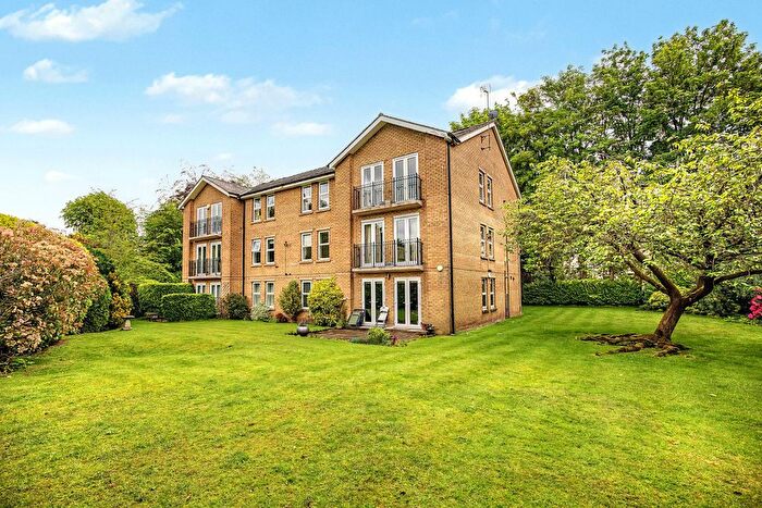 2 Bedroom Flat For Sale In Woodridings The Firs, Bowdon, WA14