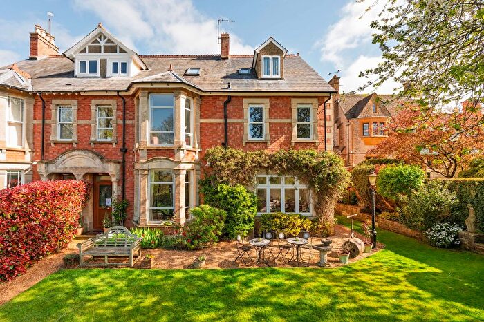 8 Bedroom Semi-Detached House For Sale In Tewkesbury Road, Stow On The Wold, GL54