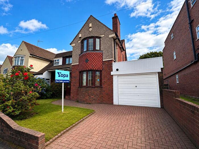 3 Bedroom Semi-Detached House For Sale In Tudor Road, Wolverhampton, WV10