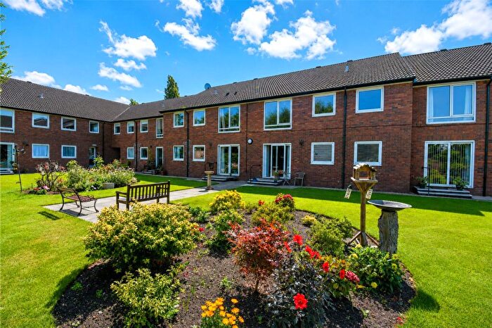 1 Bedroom Flat For Sale In Dale Avenue, Heswall, Wirral, CH60
