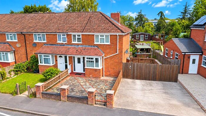 3 Bedroom End Of Terrace House For Sale In Stone Street, Reading, Berkshire, RG30