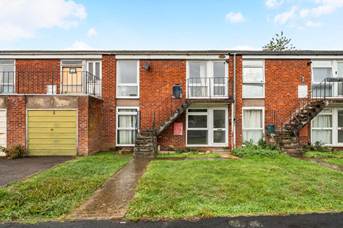2 Bedroom Maisonette For Sale In Kendall Crescent, Oxford, Oxfordshire, OX2
