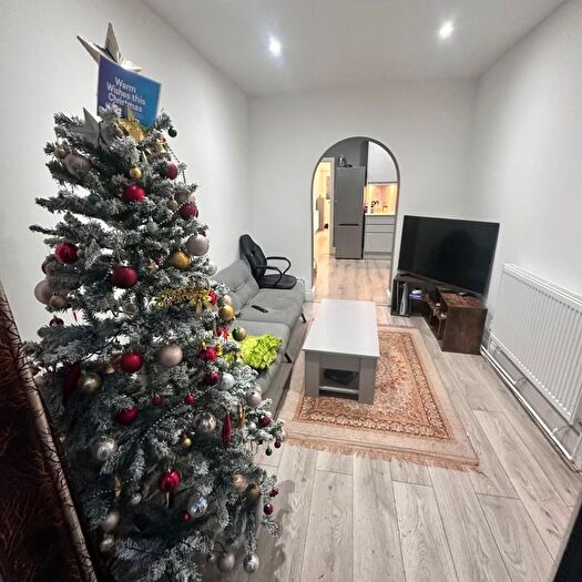 2 Bedroom Bungalow To Rent In Staines Road West, Ashford, TW15