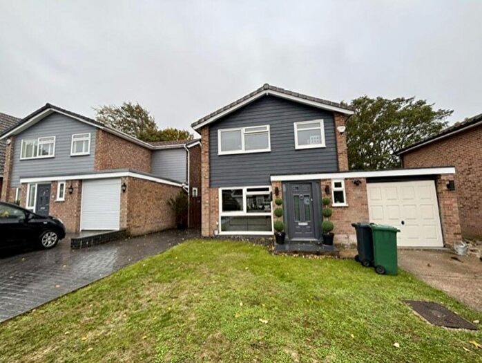 3 Bedroom Detached House To Rent In High Beeches, Banstead, SM7