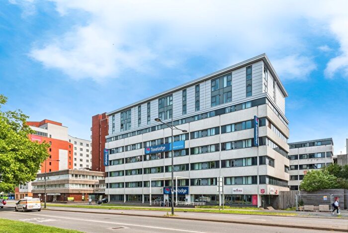 2 Bedroom Flat For Sale In Princes Street, Swindon, SN1