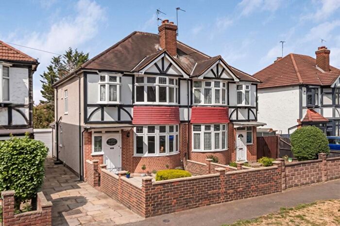 3 Bedroom Semi-Detached House For Sale In Waverley Avenue, Sutton, SM1
