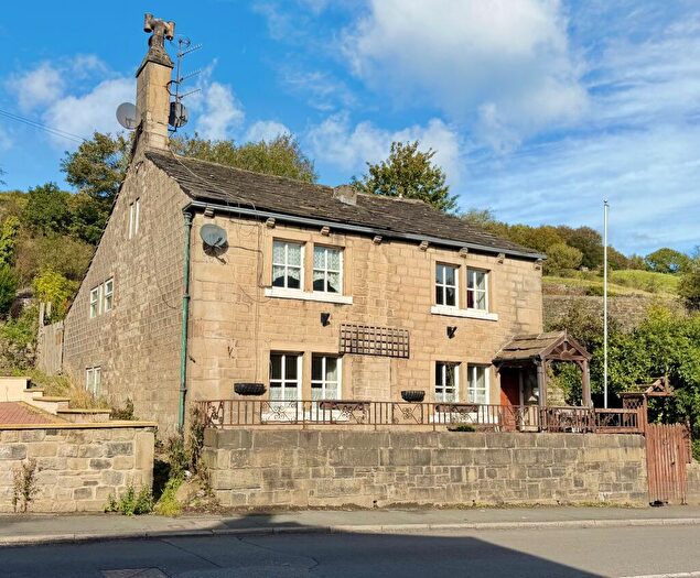 3 Bedroom Link Detached House For Sale In Halifax Road, Todmorden, OL14