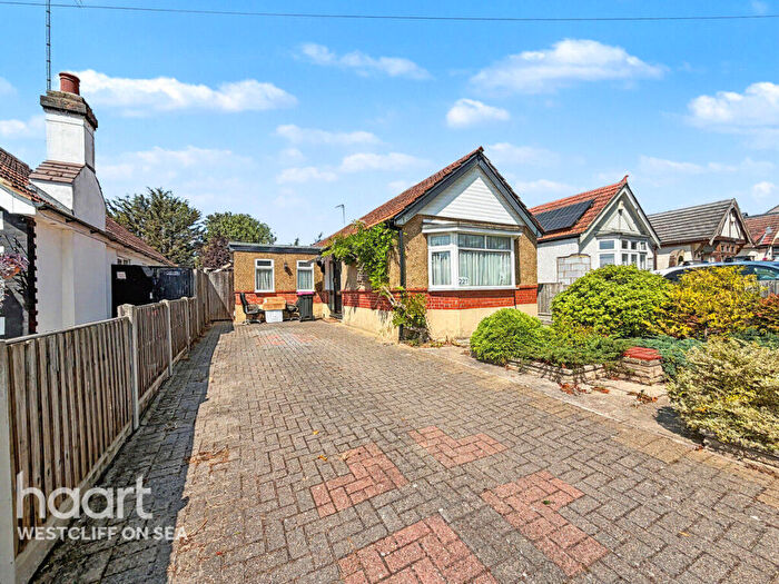 2 Bedroom Detached Bungalow For Sale In Westbourne Grove, Westcliff-On-Sea, SS0